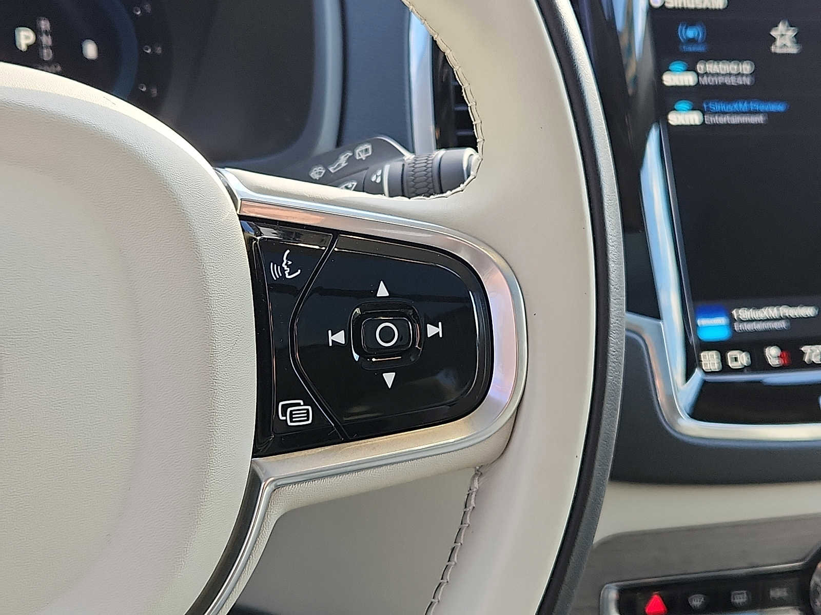 Certified 2023 Volvo XC90 B6 Plus w/ Protection Package Premier image 21