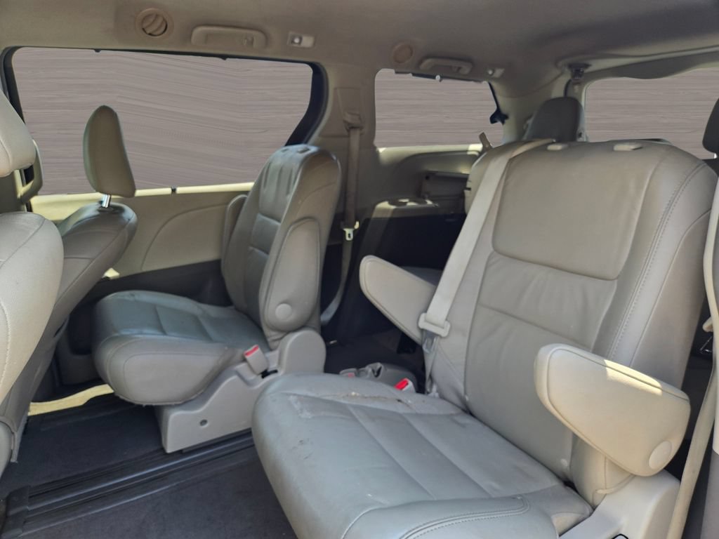 Used 2015 Toyota Sienna XLE w/ XLE Navigation Package FWD image 15