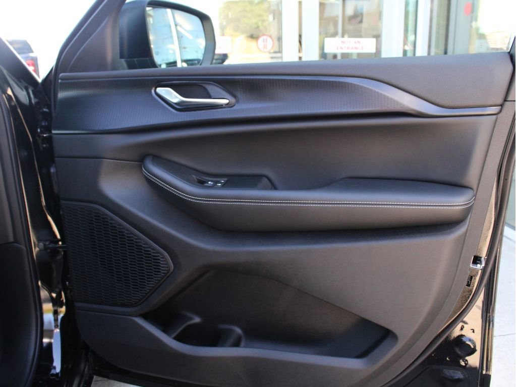 New 2025 Jeep Grand Cherokee L Laredo image 33