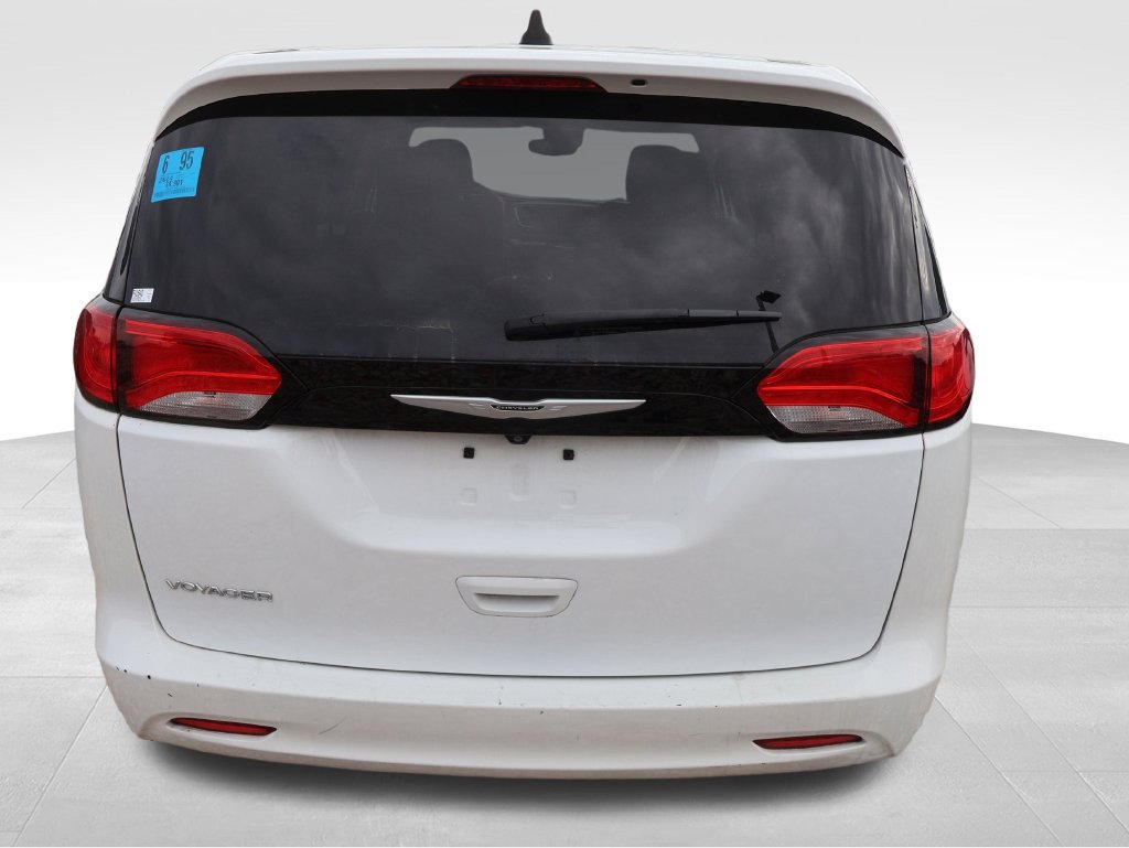 Used 2024 Chrysler Voyager LX FWD image 18