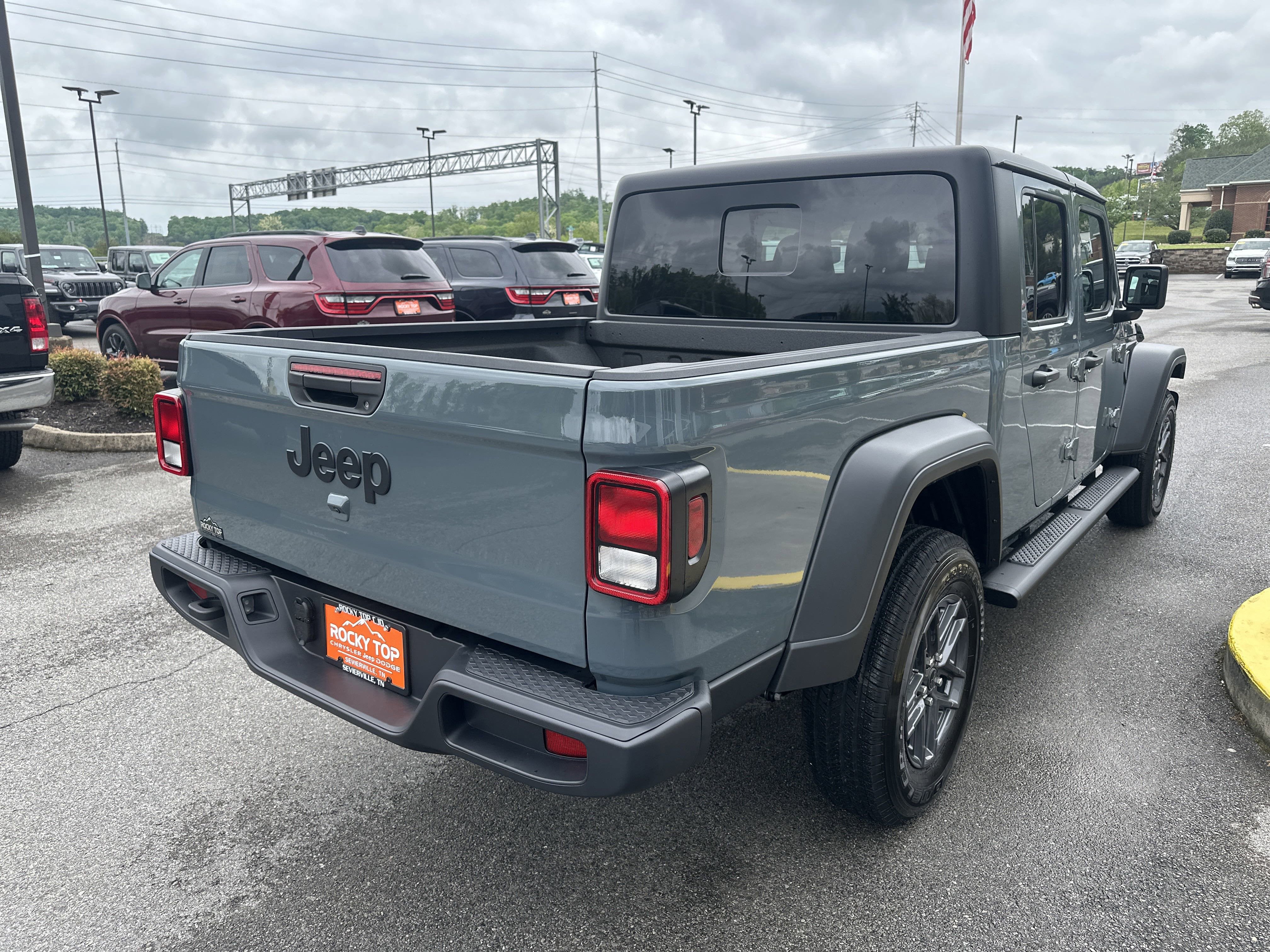 New 2025 Jeep Gladiator Sport image 7