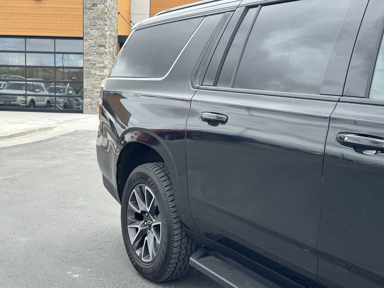 Used 2022 Chevrolet Suburban Z71 image 6