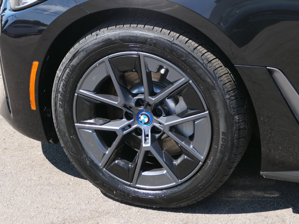 Used 2023 BMW i4 eDrive35 w/ Premium Package RWD image 8