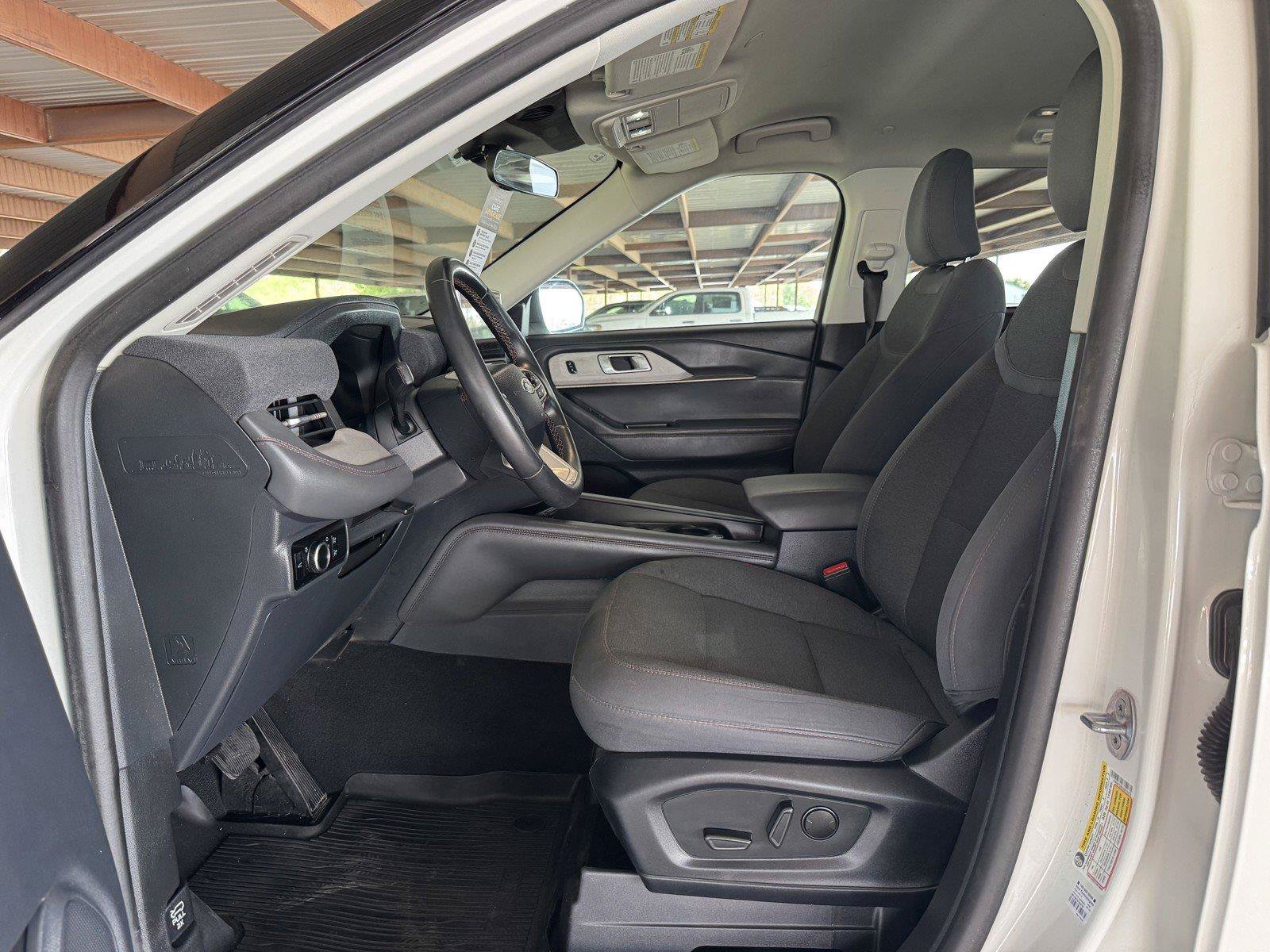 Used 2025 Ford Explorer Active RWD image 28