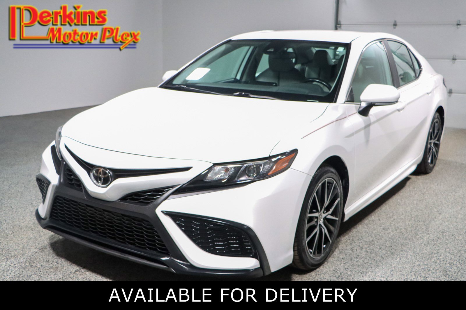 Used 2023 Toyota Camry SE image 1