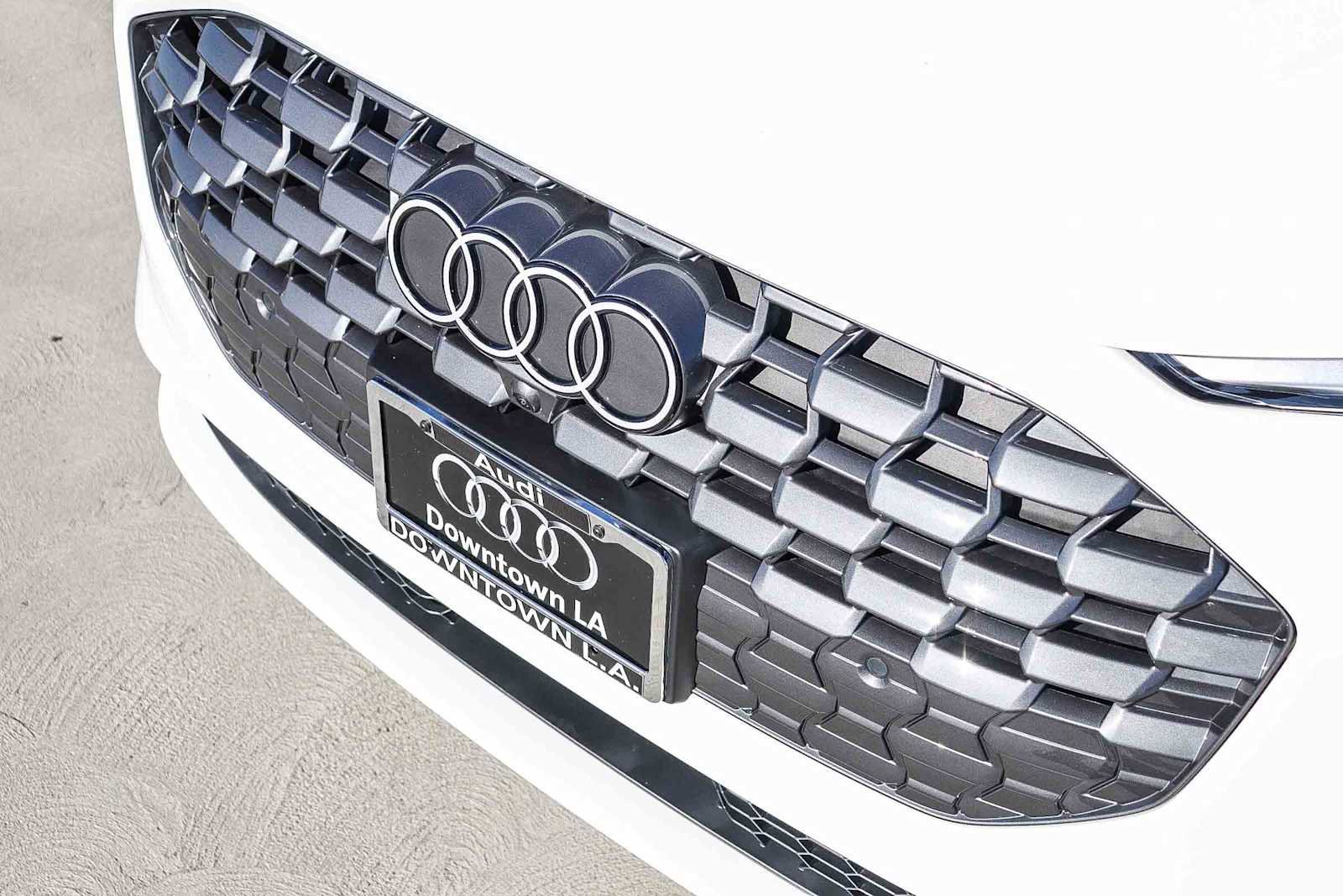 Used 2025 Audi Q5 Premium w/ Convenience Package image 8