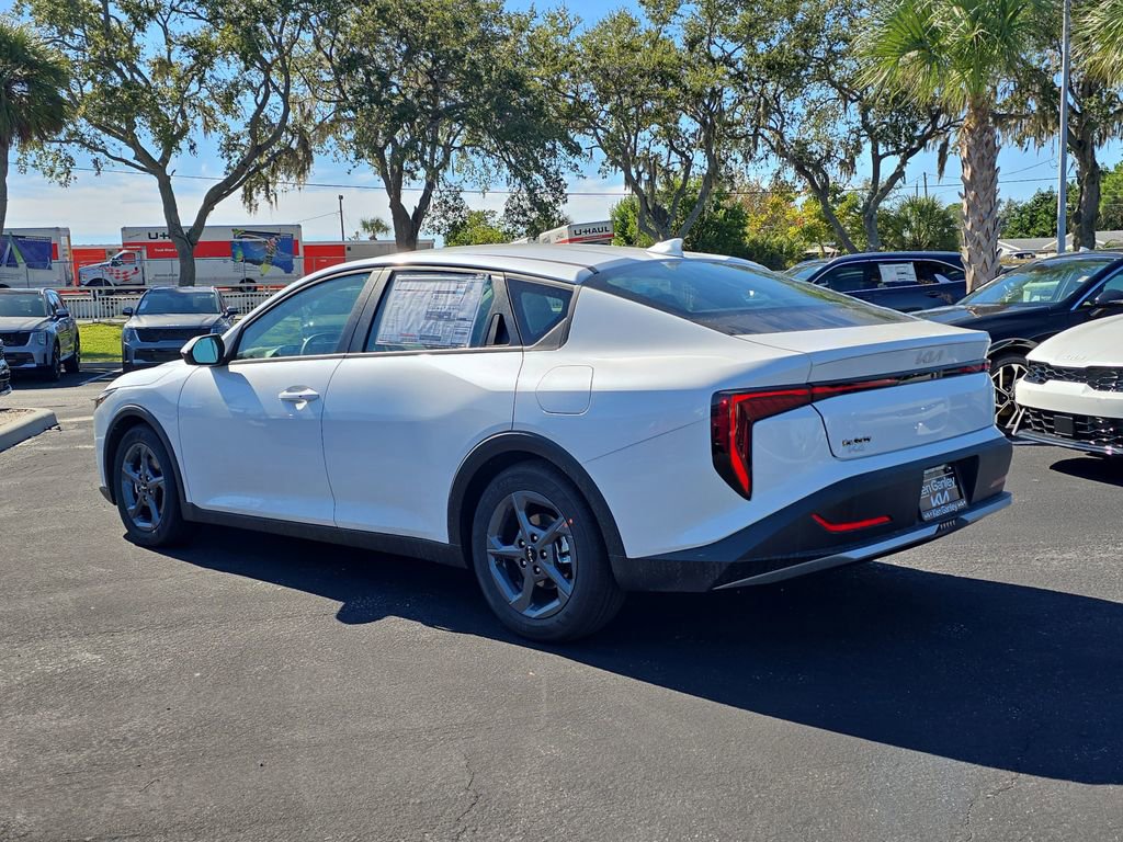 New 2025 Kia K4 LXS image 6