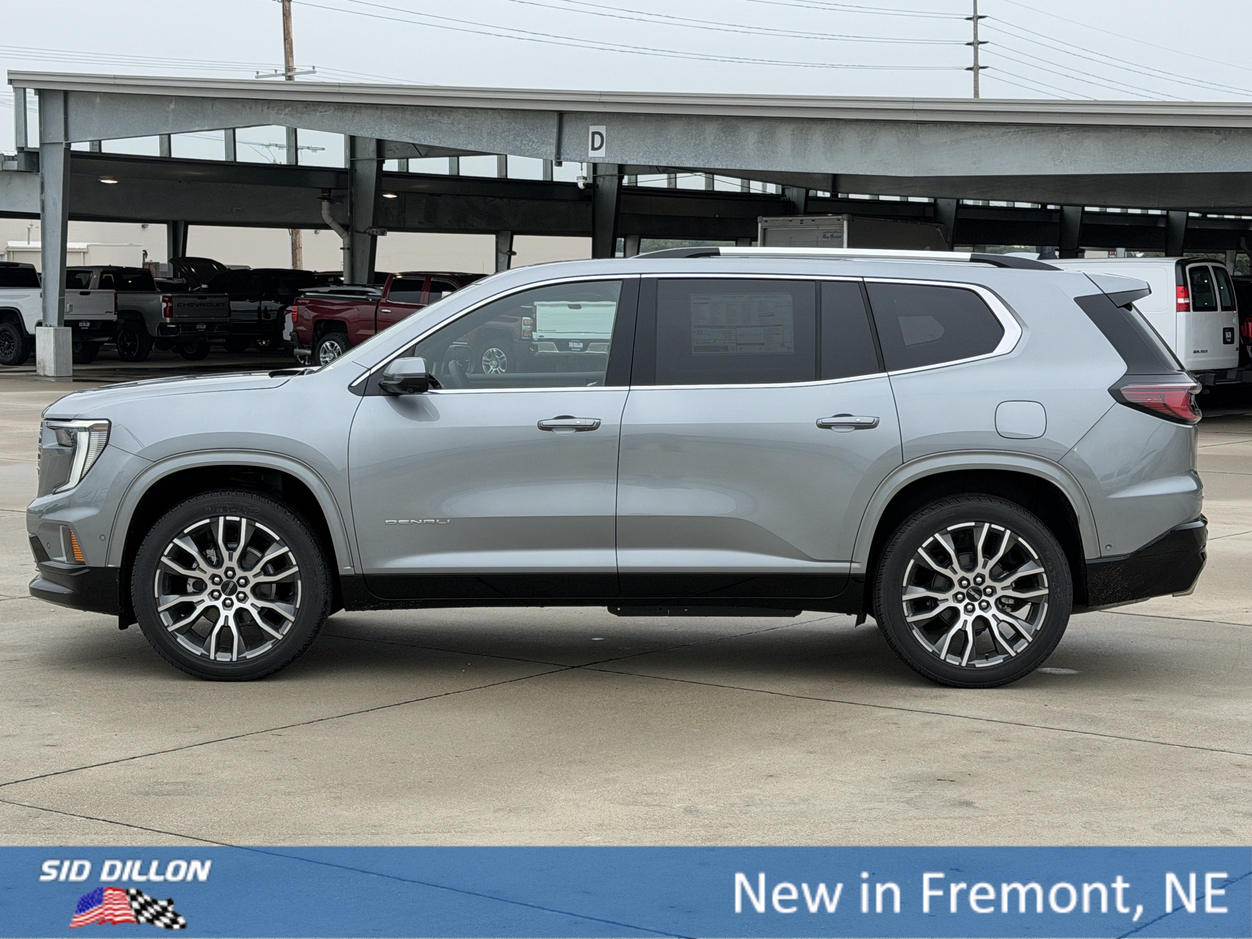New 2027 GMC Acadia Denali Ultimate w/ LPO, Floor Liner Package AWD/4WD image 9