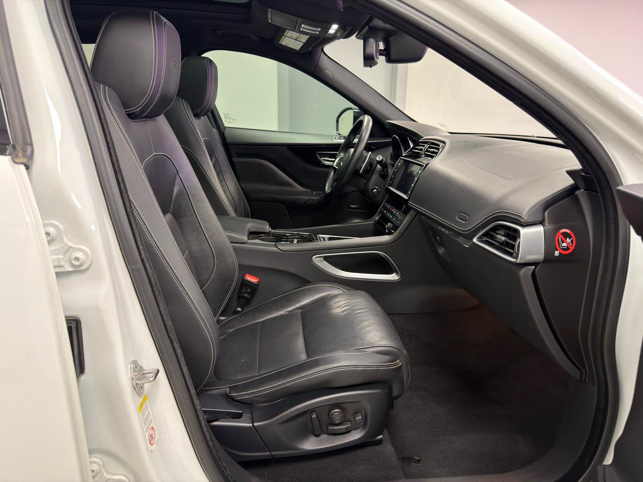 Used 2017 Jaguar F-PACE S AWD/4WD image 10