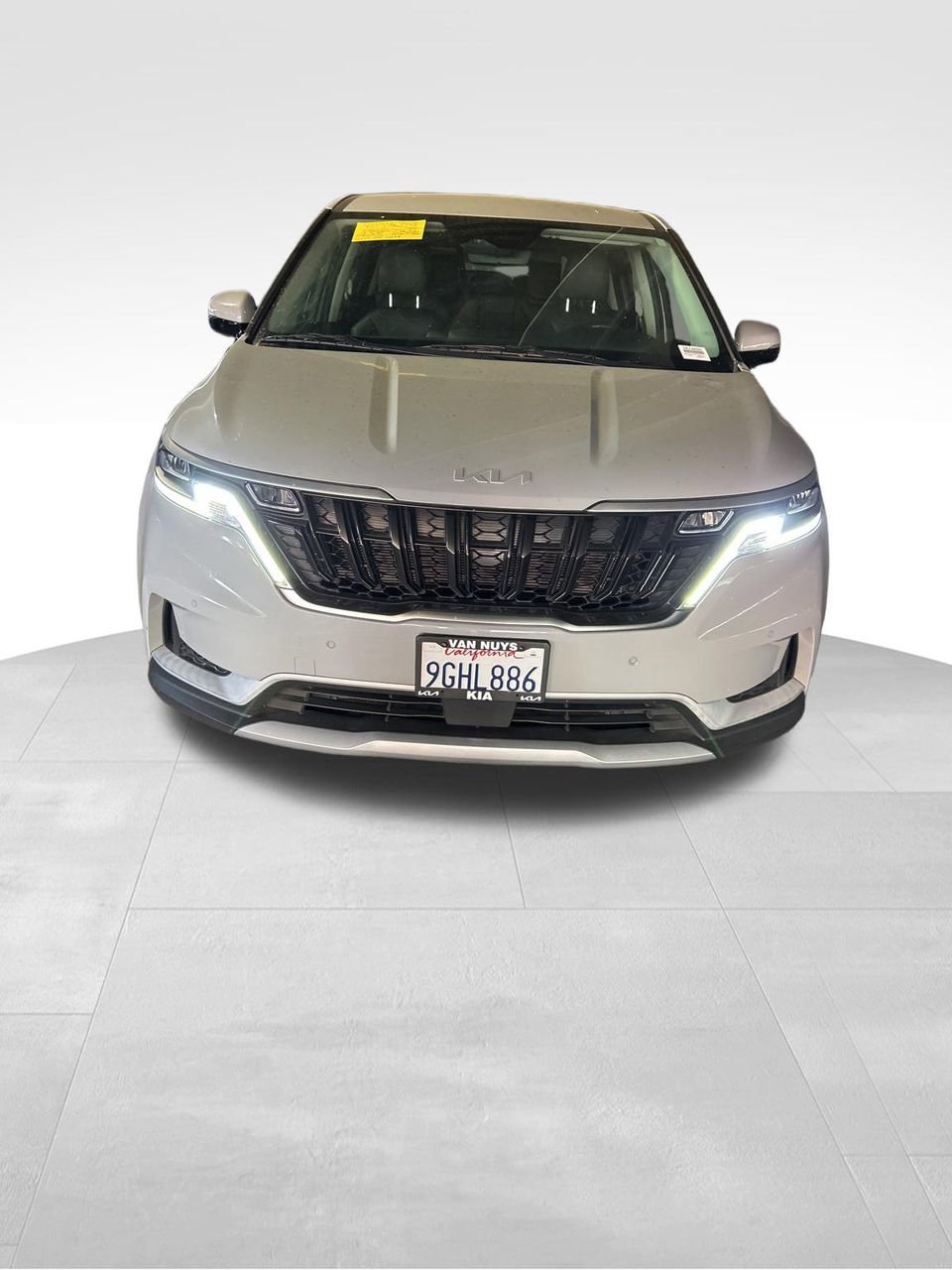 Used 2024 Kia Carnival EX FWD image 2