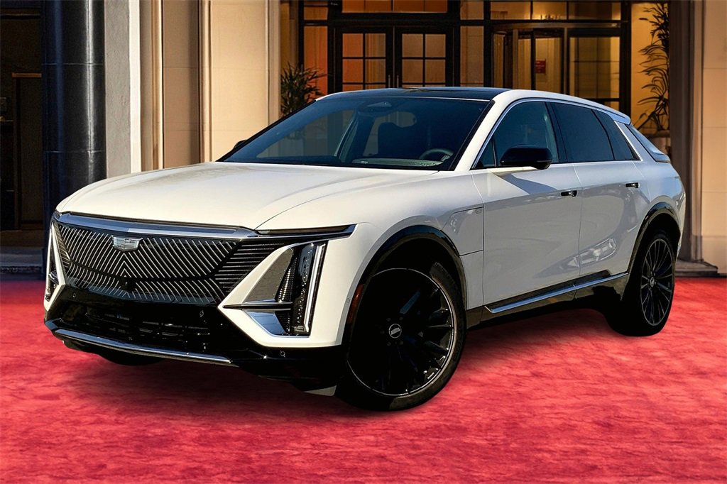 New 2025 Cadillac Lyriq Luxury image 1