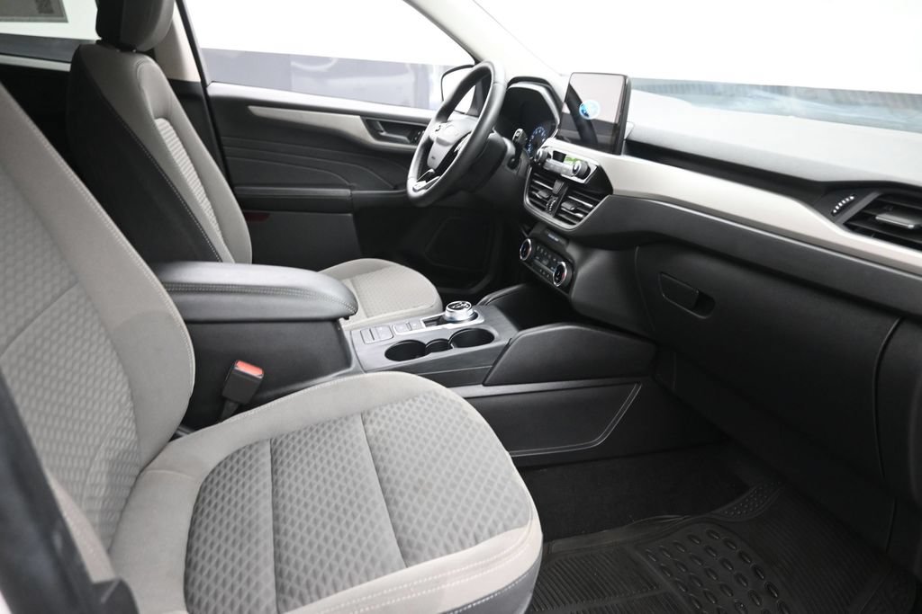 Used 2022 Ford Escape SE w/ SE Sport Appearance Package FWD image 9