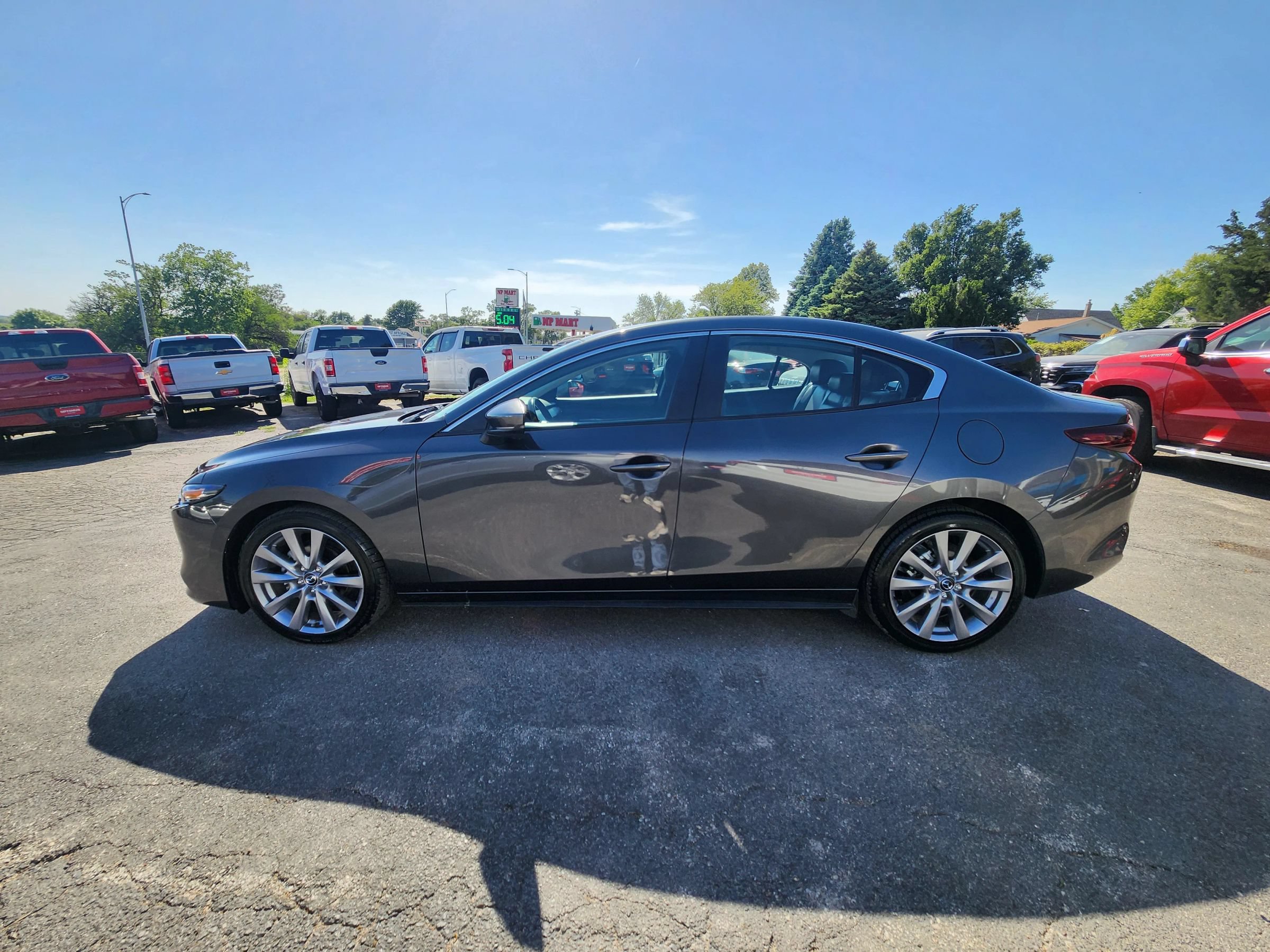 Used 2023 MAZDA MAZDA3 s FWD image 4