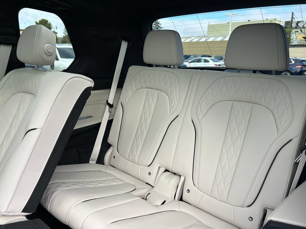 Used 2026 BMW X7 M60i AWD/4WD image 33