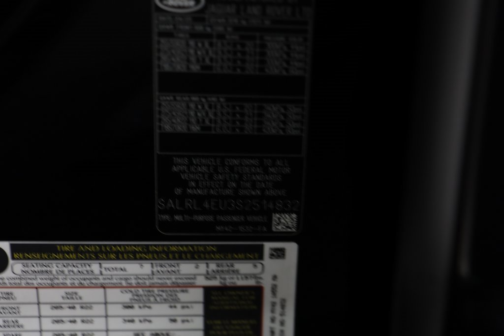 New 2025 Land Rover Discovery Dynamic SE image 23