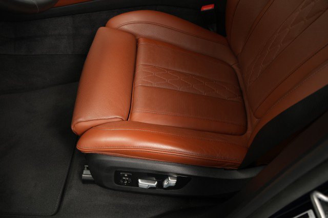 Used 2025 BMW X5 M60i AWD/4WD image 32