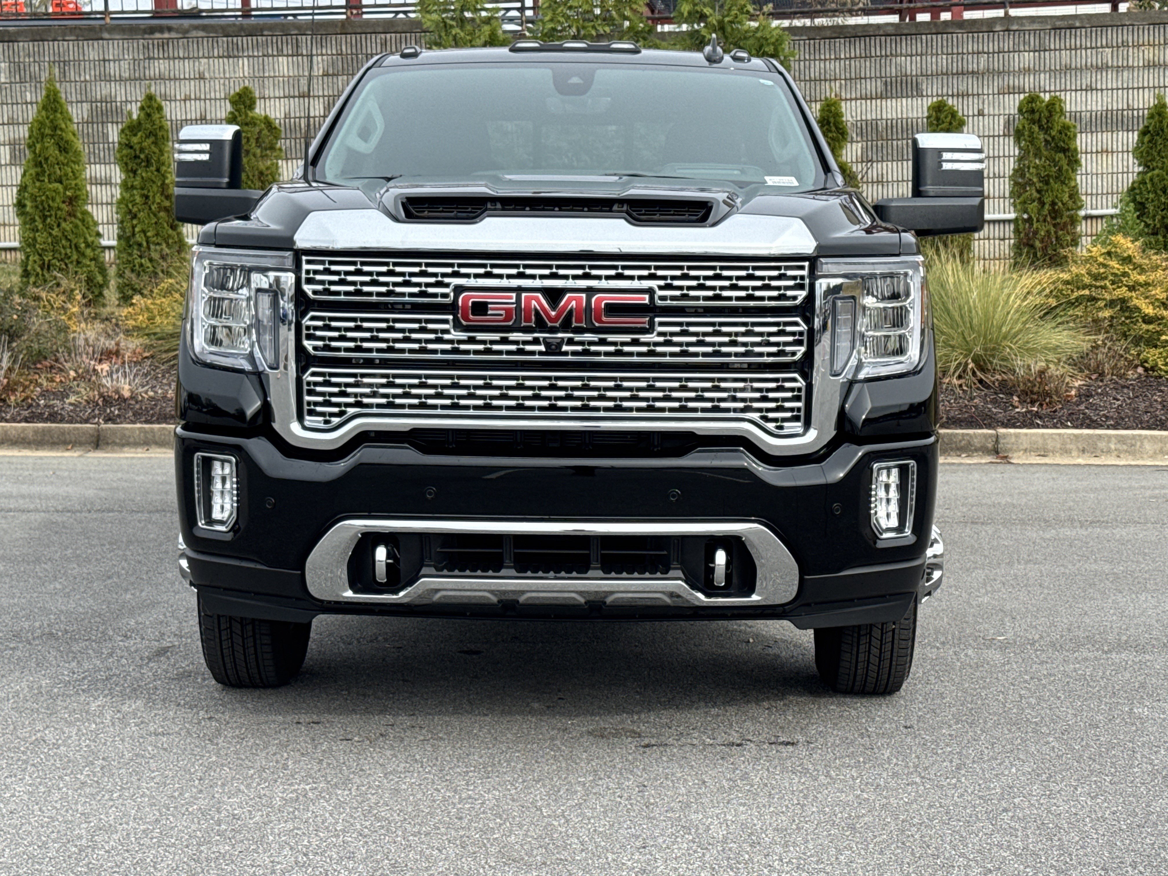 Used 2023 GMC Sierra 3500 Denali w/ Denali Ultimate Package image 3