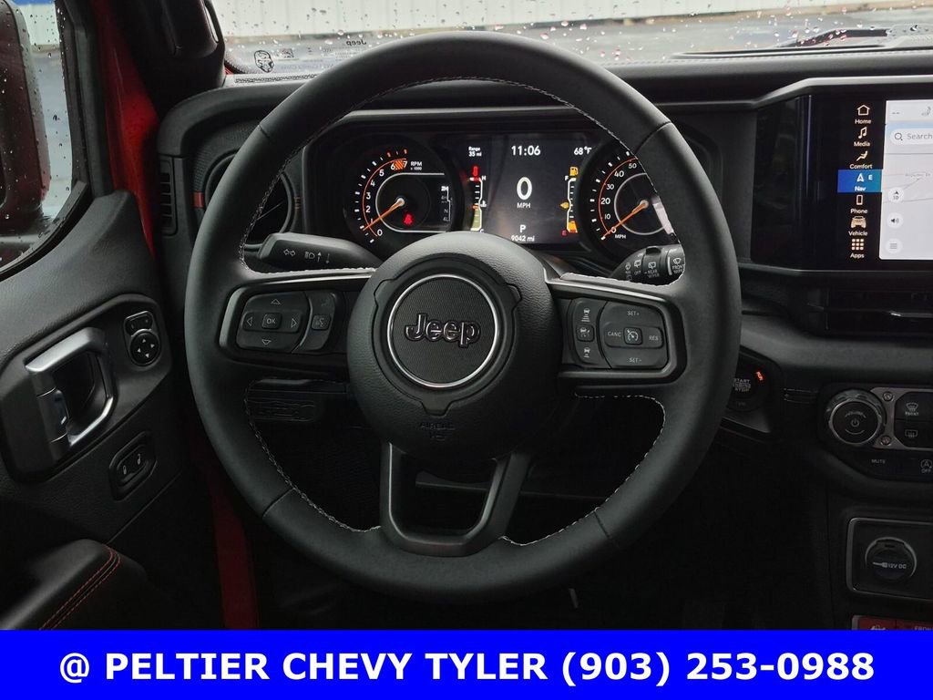 Used 2025 Jeep Wrangler Unlimited Rubicon AWD/4WD image 39