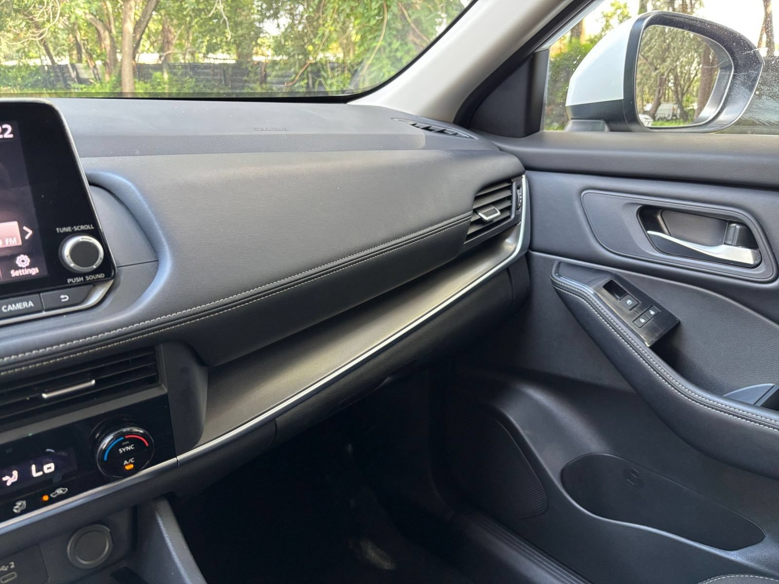 Used 2025 Nissan Rogue SV AWD/4WD image 36