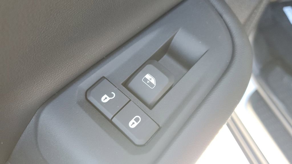 New 2025 Jeep Grand Cherokee L Altitude image 18