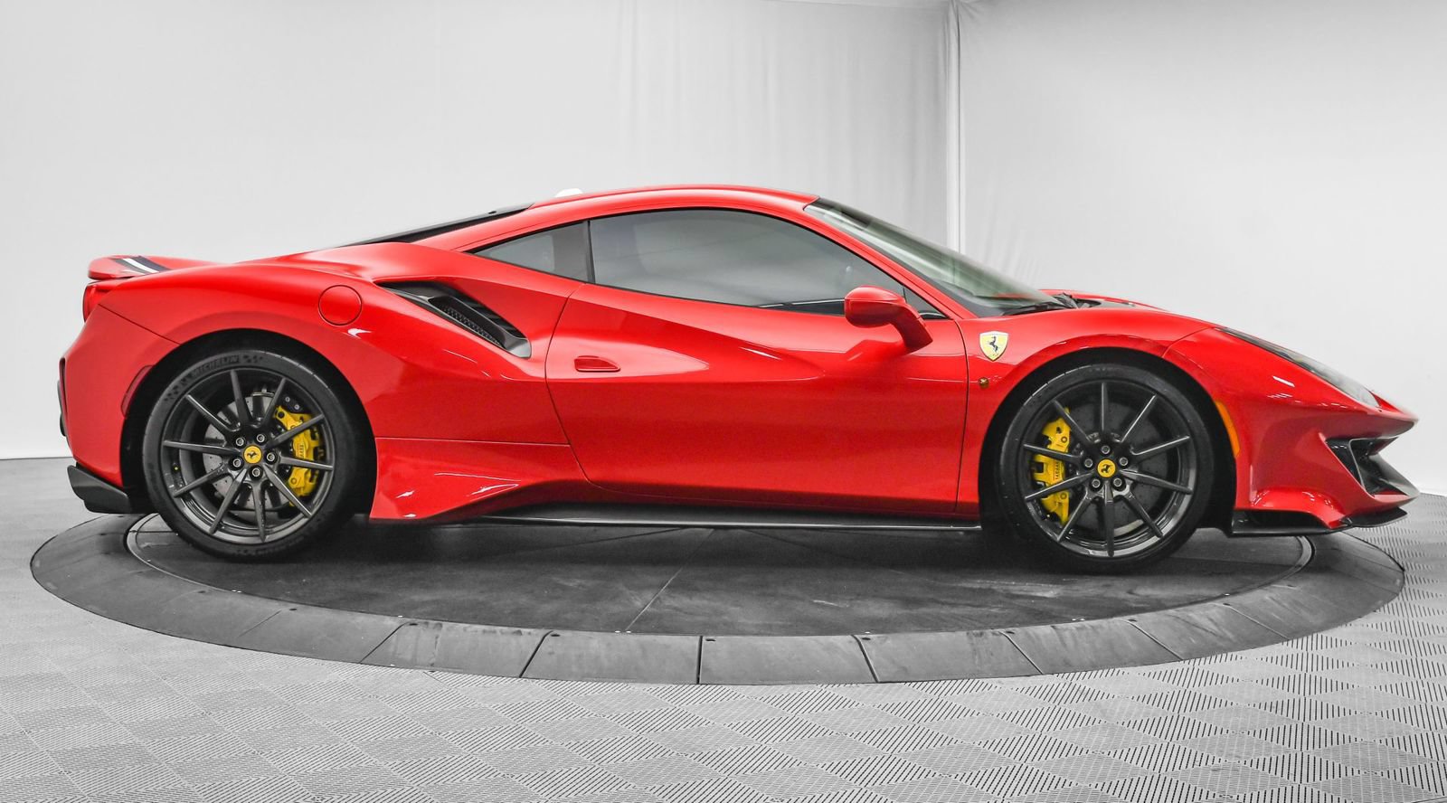 Used 2020 Ferrari 488 Pista Coupe RWD image 8