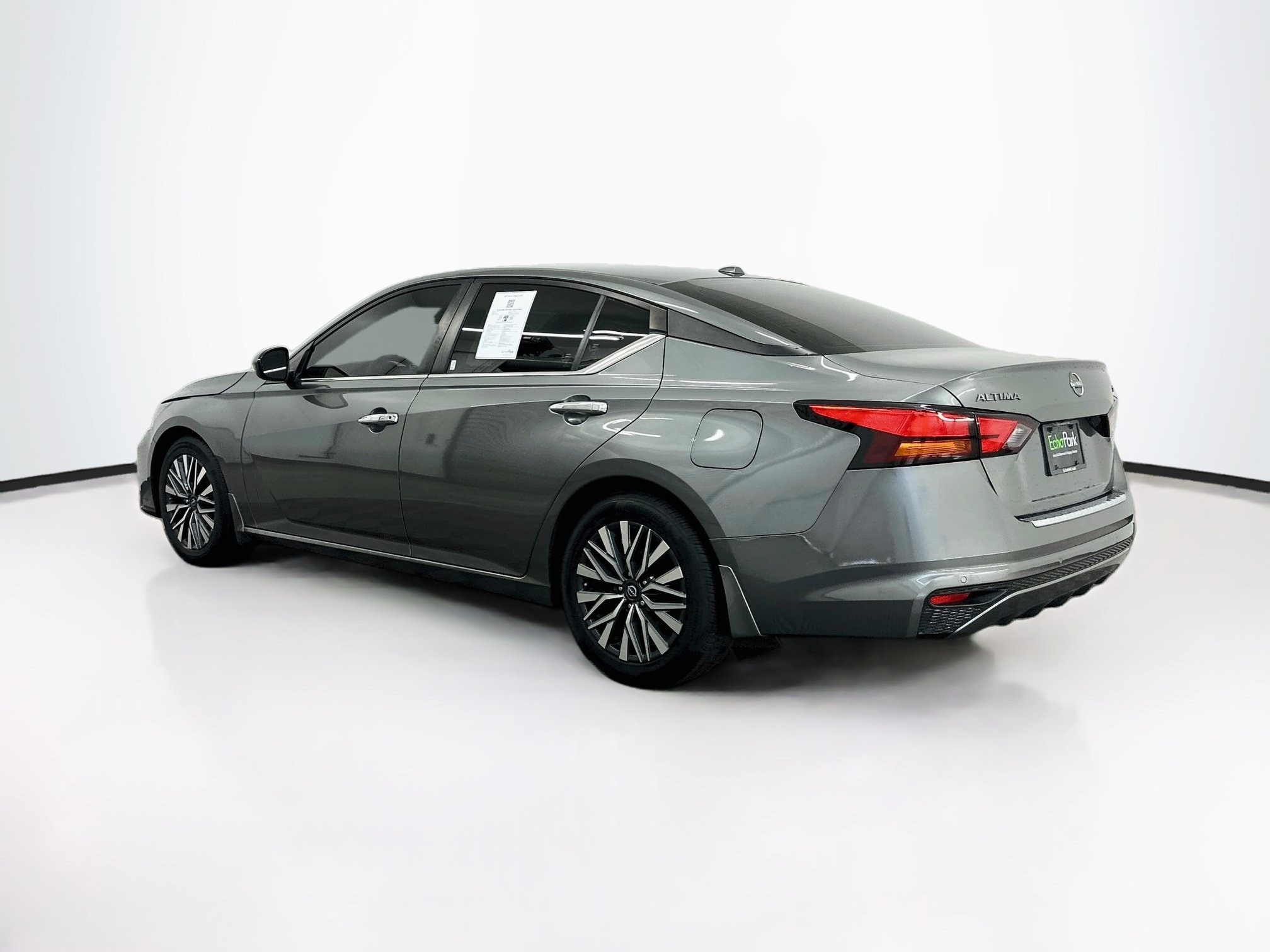 Used 2023 Nissan Altima 2.5 SV FWD image 5