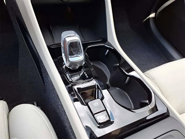 New 2026 Volvo XC40 B5 Plus w/ Protection Package Premier AWD/4WD image 20