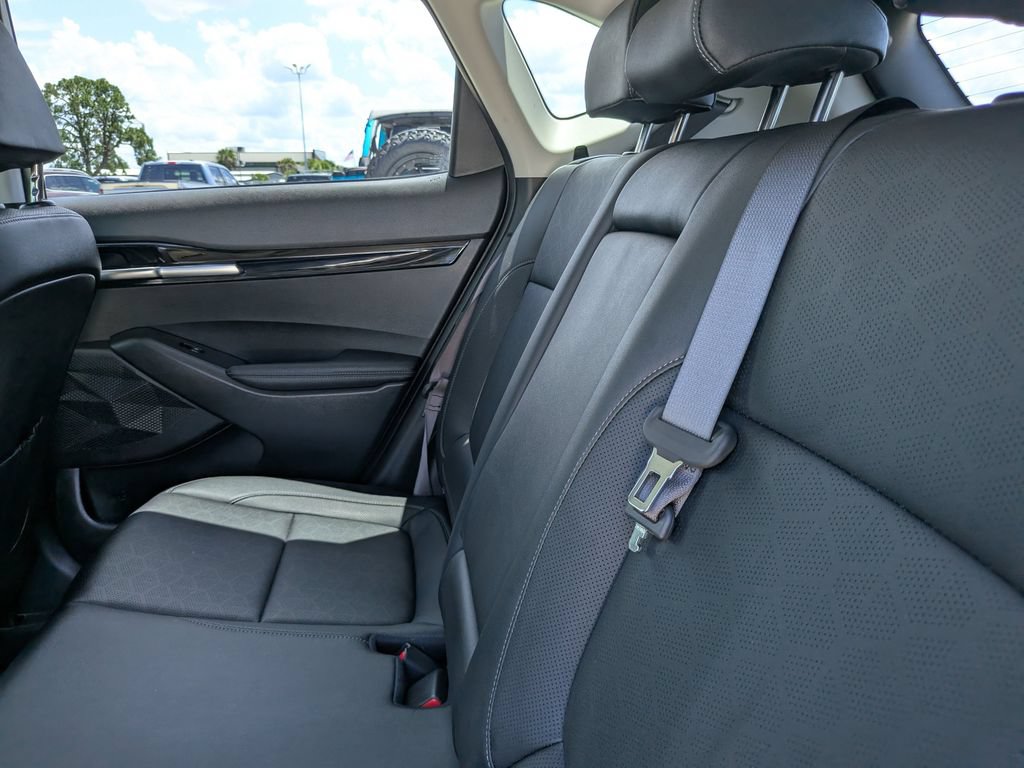 Certified 2025 Kia Seltos EX w/ EX Sunroof Package FWD image 18