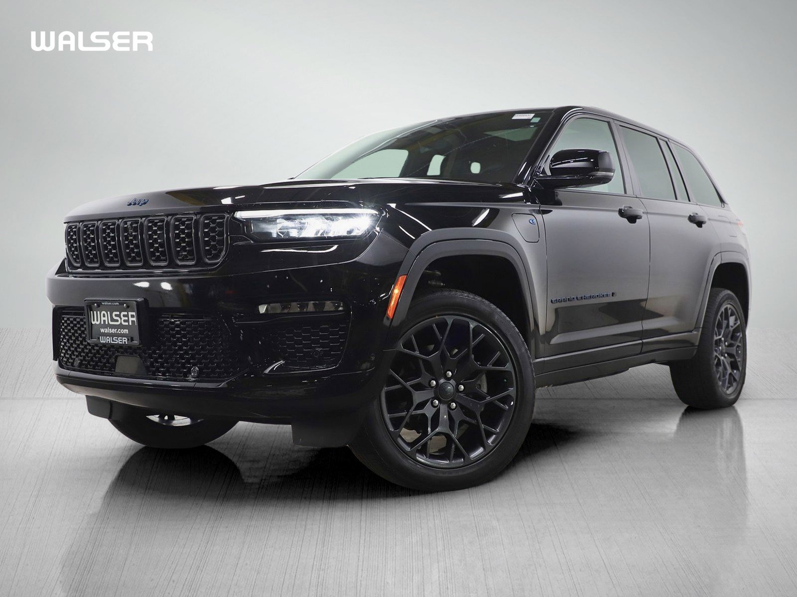 Used 2024 Jeep Grand Cherokee Summit AWD/4WD image 1