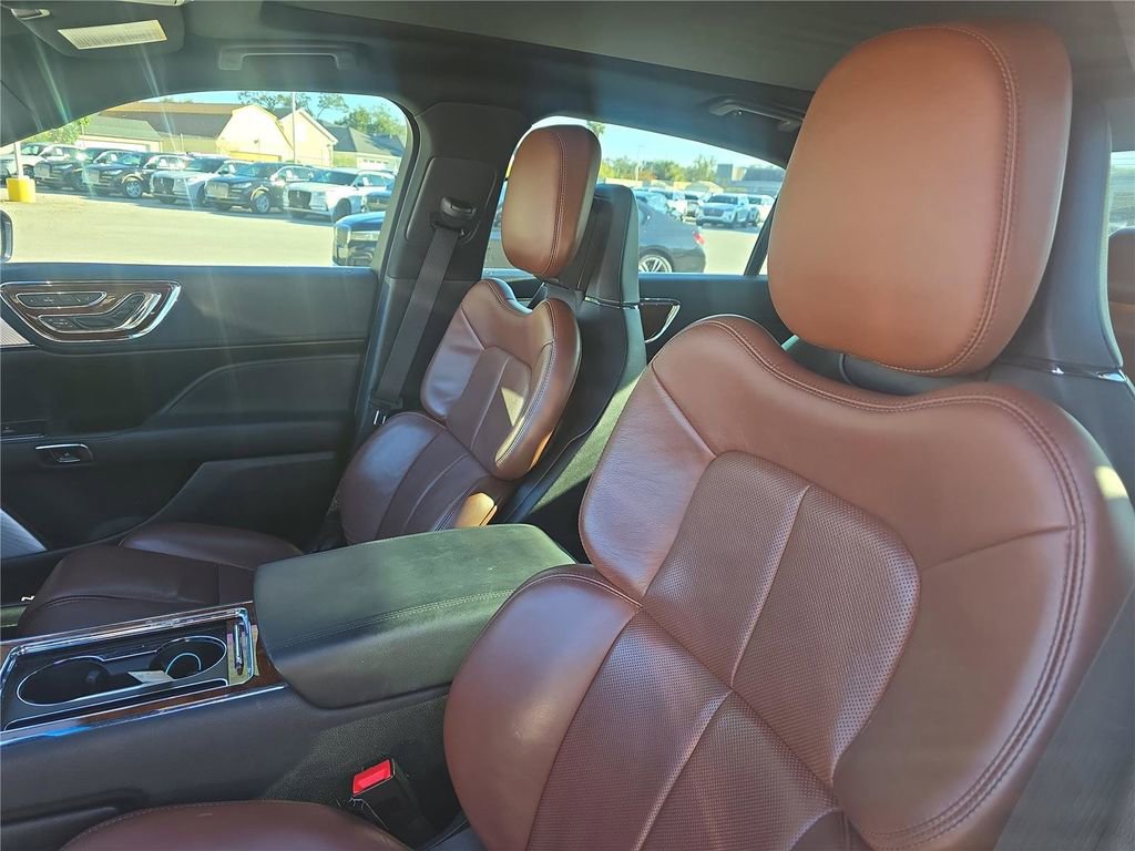 Used 2020 Lincoln Continental Reserve w/ Luxury Package image 12
