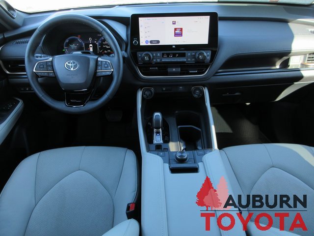 Certified 2025 Toyota Grand Highlander AWD Hybrid image 11