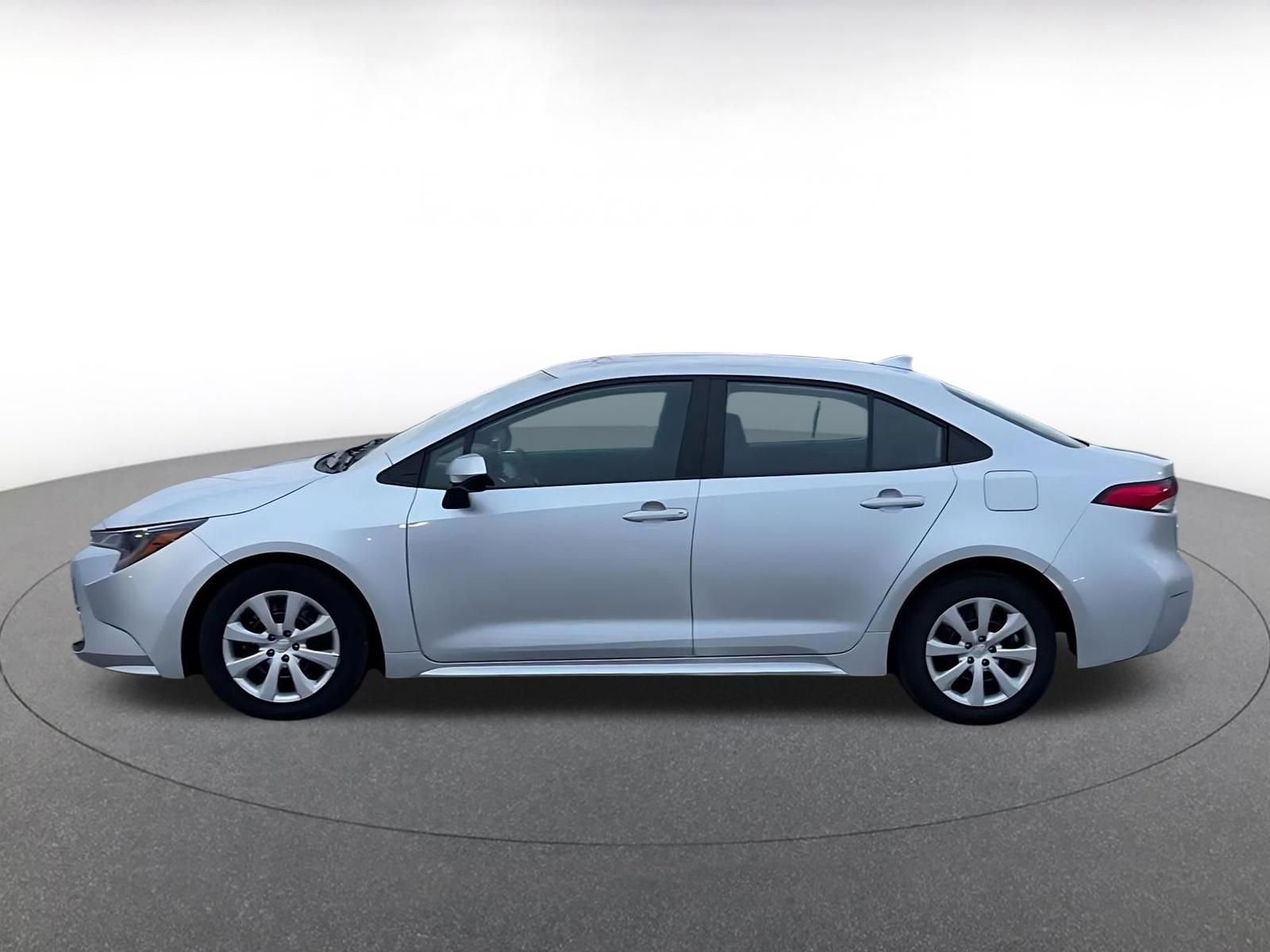 Used 2025 Toyota Corolla LE image 9