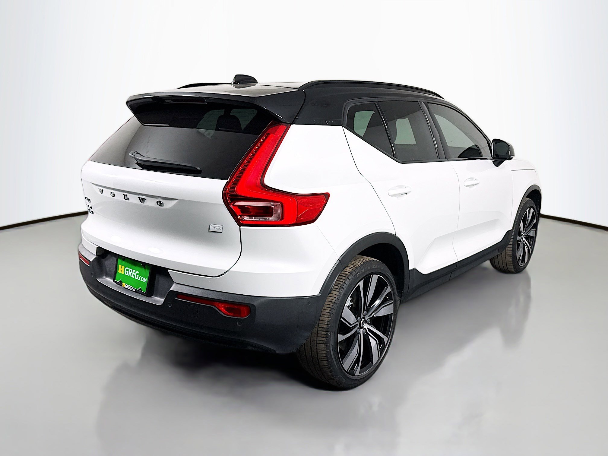 Used 2022 Volvo XC40 P8 Recharge Plus image 10