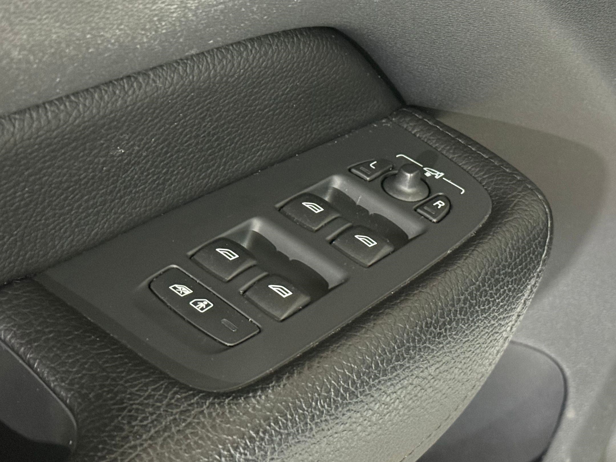 Used 2019 Volvo XC60 T5 Inscription w/ Protection Package Premier image 21