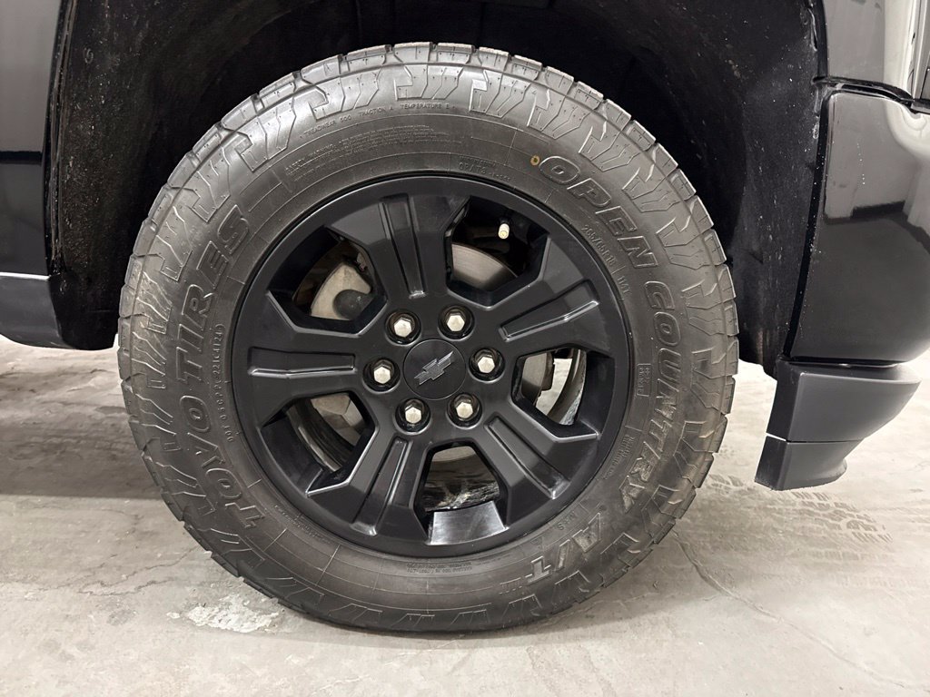 Used 2017 Chevrolet Silverado 1500 LT w/ Midnight Edition AWD/4WD image 42