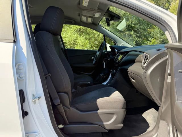 Used 2018 Chevrolet Trax LS image 29