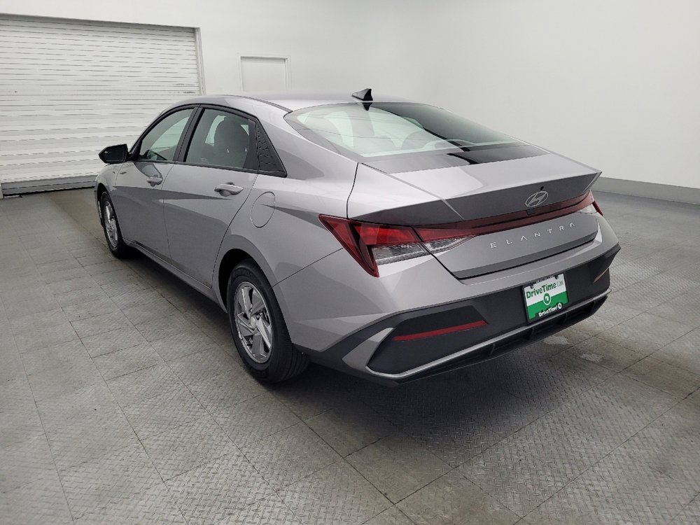 Used 2025 Hyundai Elantra SE image 5