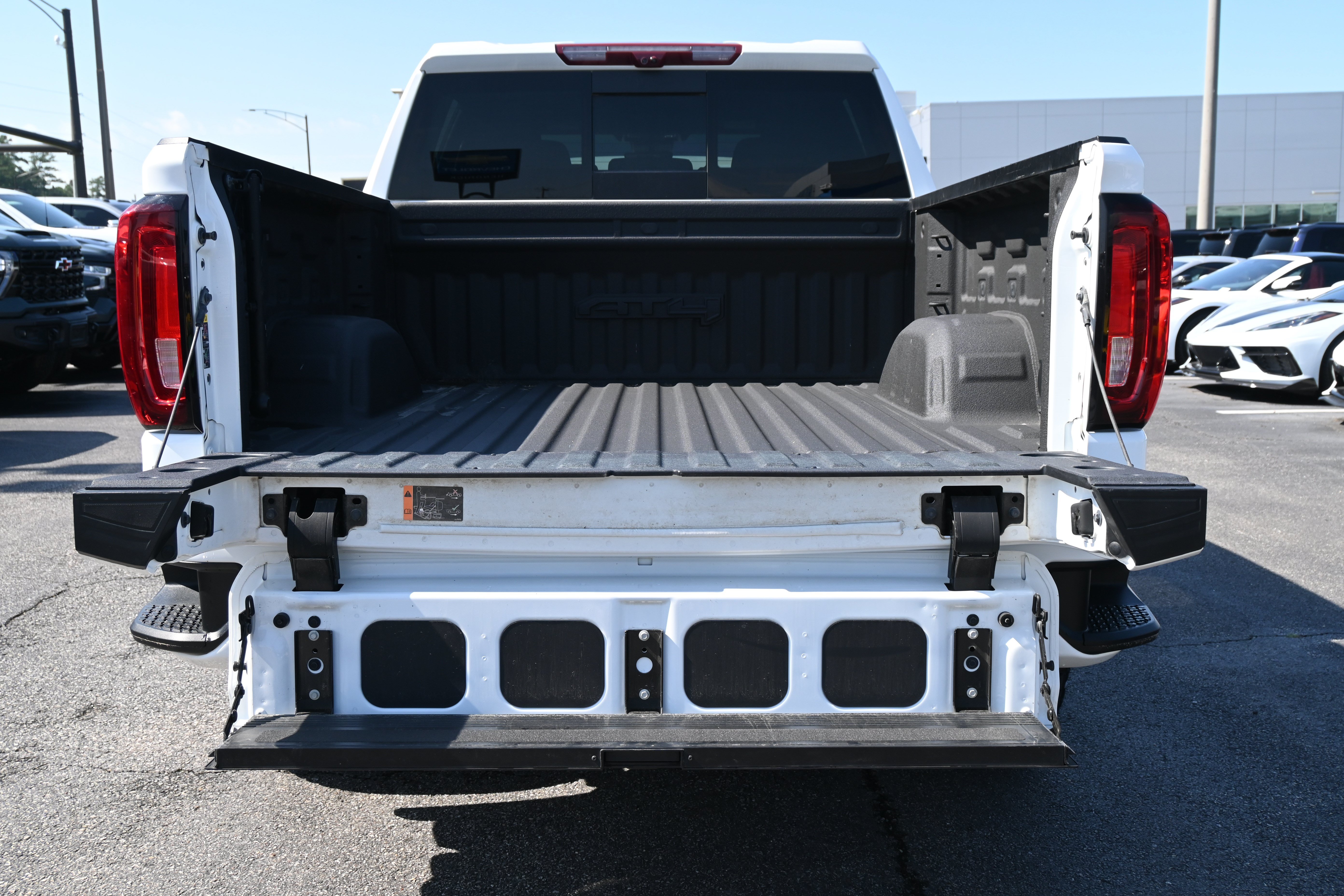 Used 2024 GMC Sierra 1500 AT4 w/ Technology Package AWD/4WD image 33