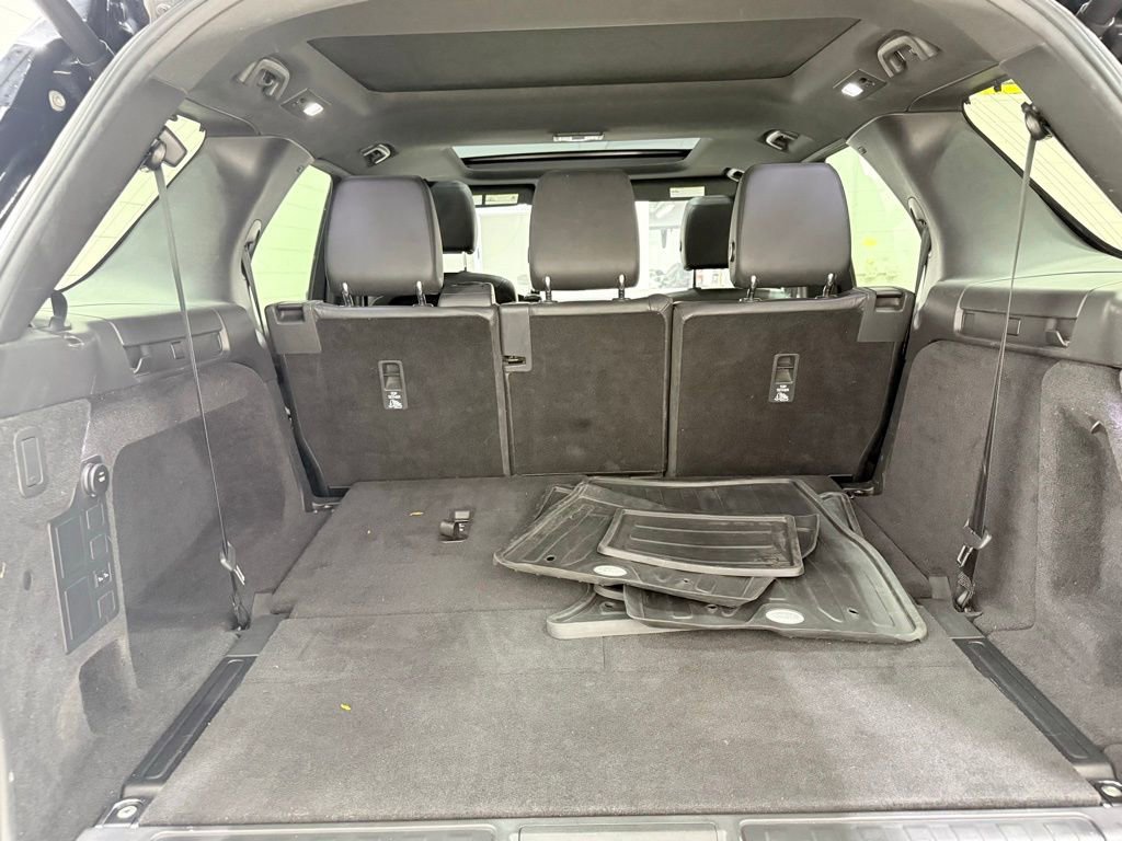 Used 2017 Land Rover Discovery SE image 53