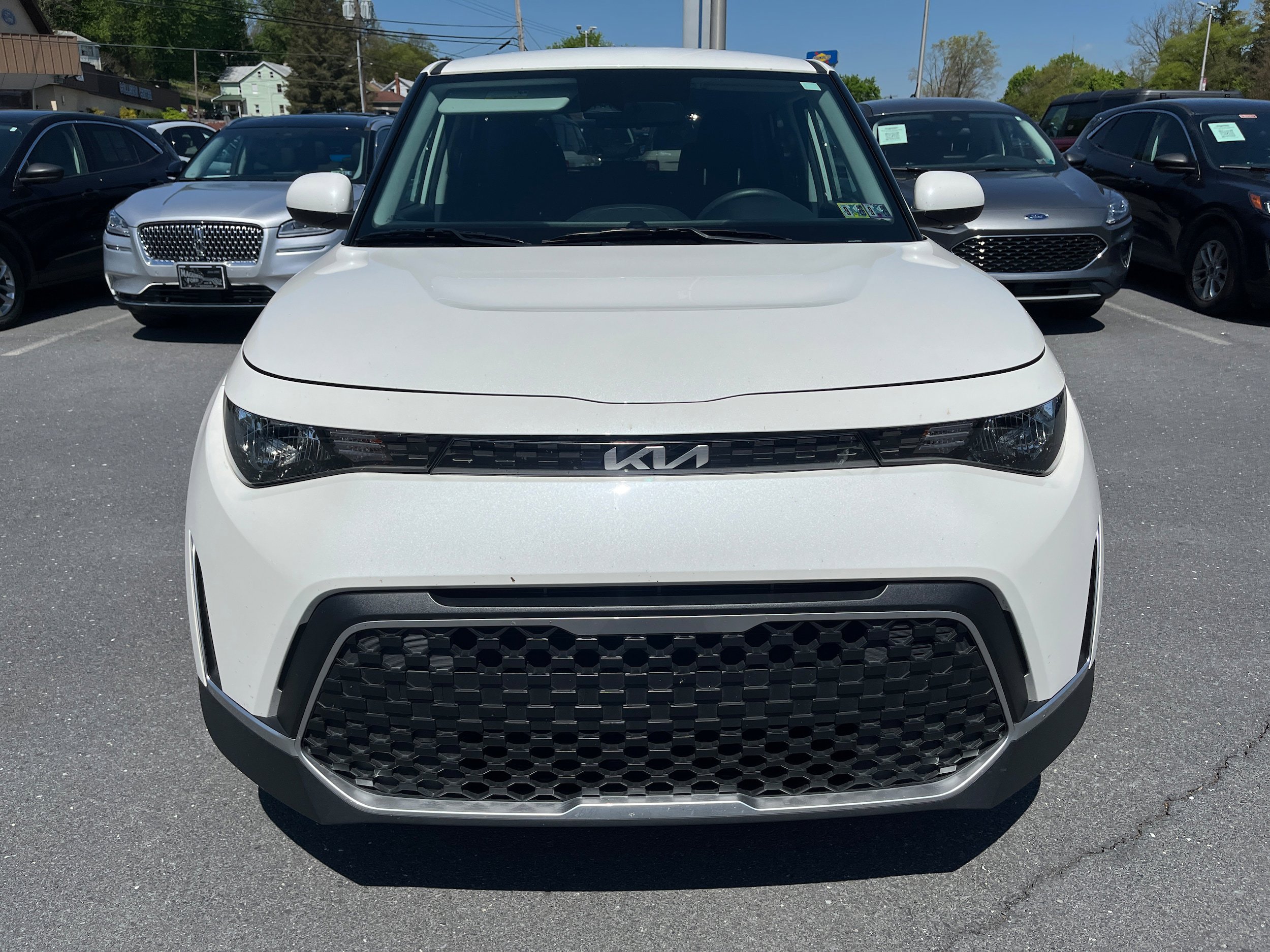 Used 2023 Kia Soul LX w/ Option Group 015 FWD image 2