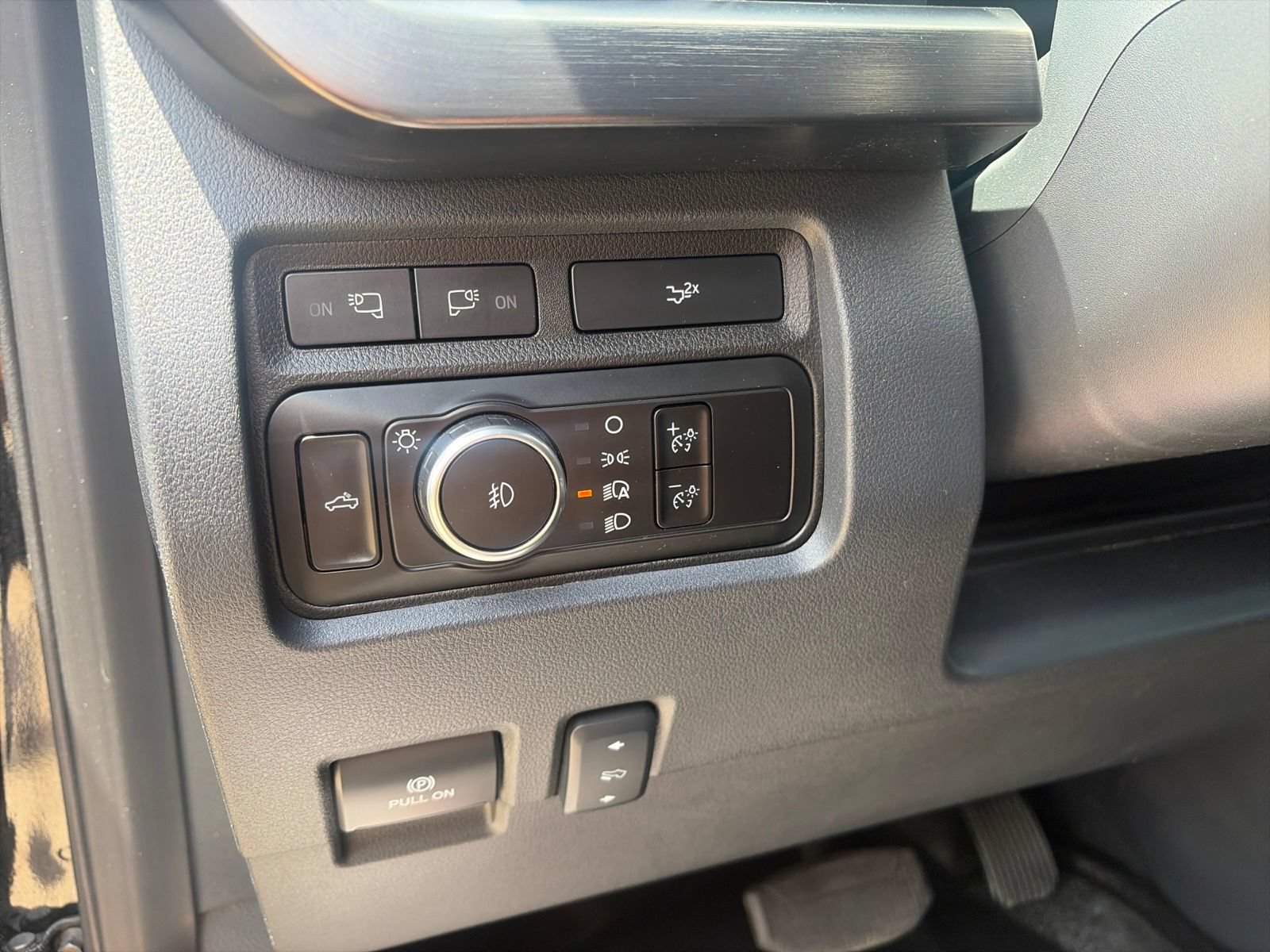 Used 2023 Ford F350 Lariat w/ Lariat Ultimate Package AWD/4WD image 16
