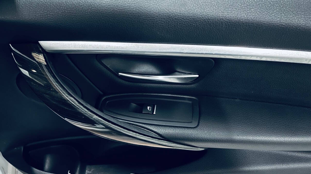 Used 2017 BMW 330i xDrive Sedan AWD/4WD image 35