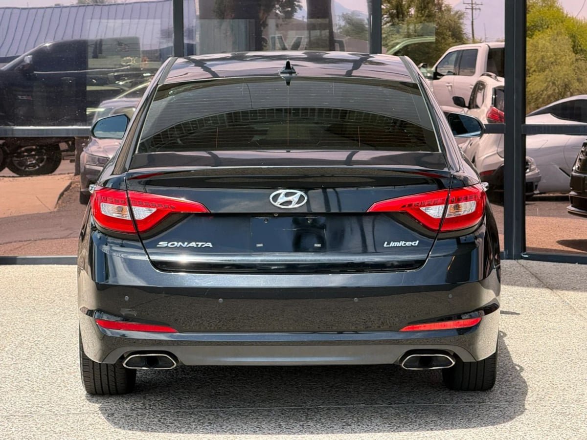 Used 2017 Hyundai Sonata Limited w/ Ultimate Package 04 FWD image 10