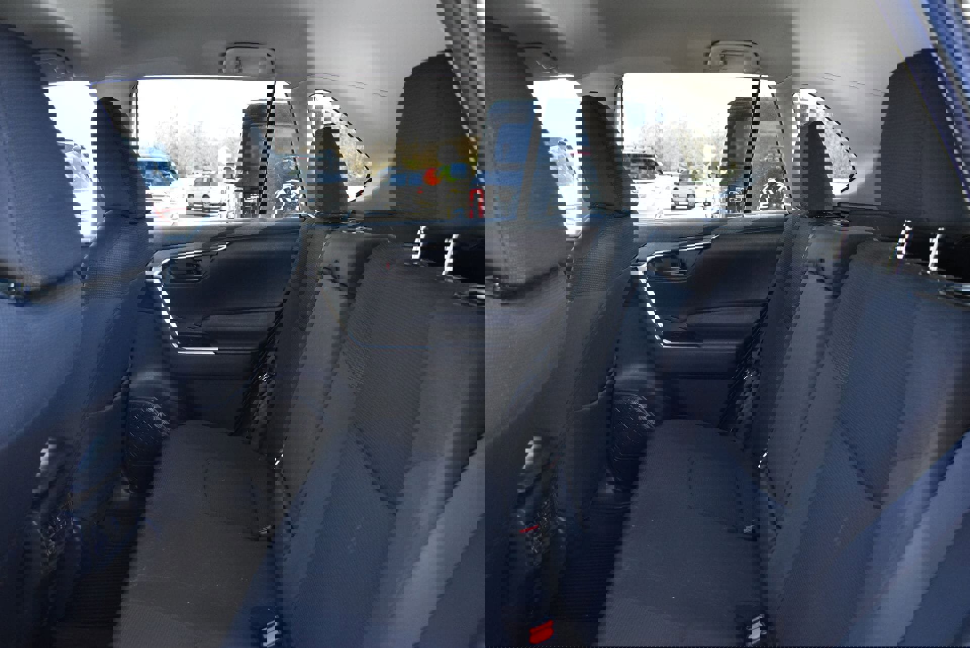 Used 2021 Toyota RAV4 LE image 15