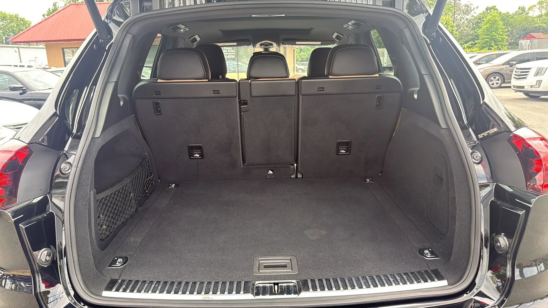 Used 2017 Porsche Cayenne w/ Premium Package image 7