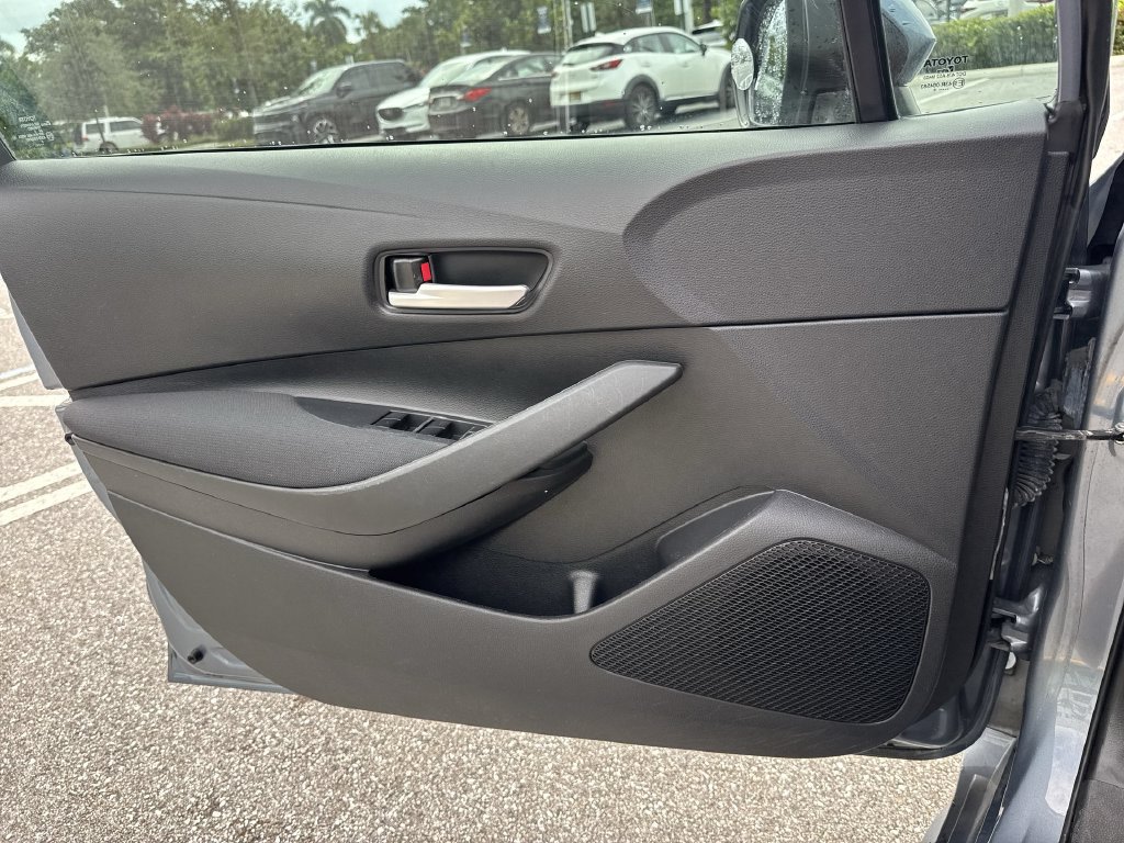 Used 2020 Toyota Corolla LE FWD image 38