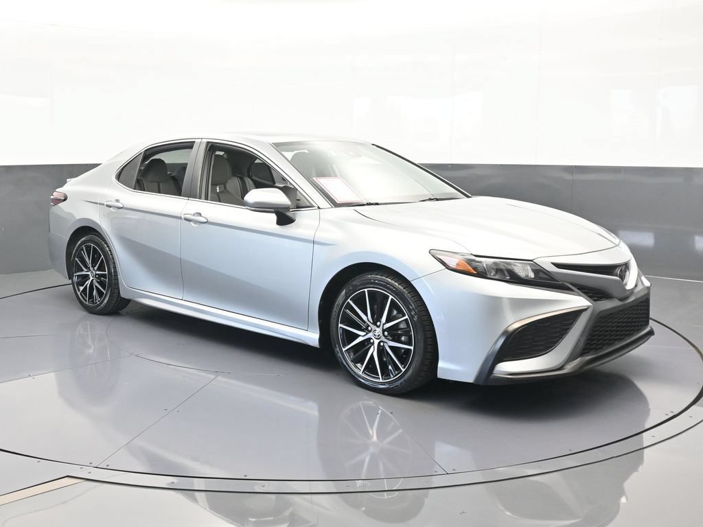 Used 2021 Toyota Camry SE w/ Cold Weather Package AWD/4WD image 8