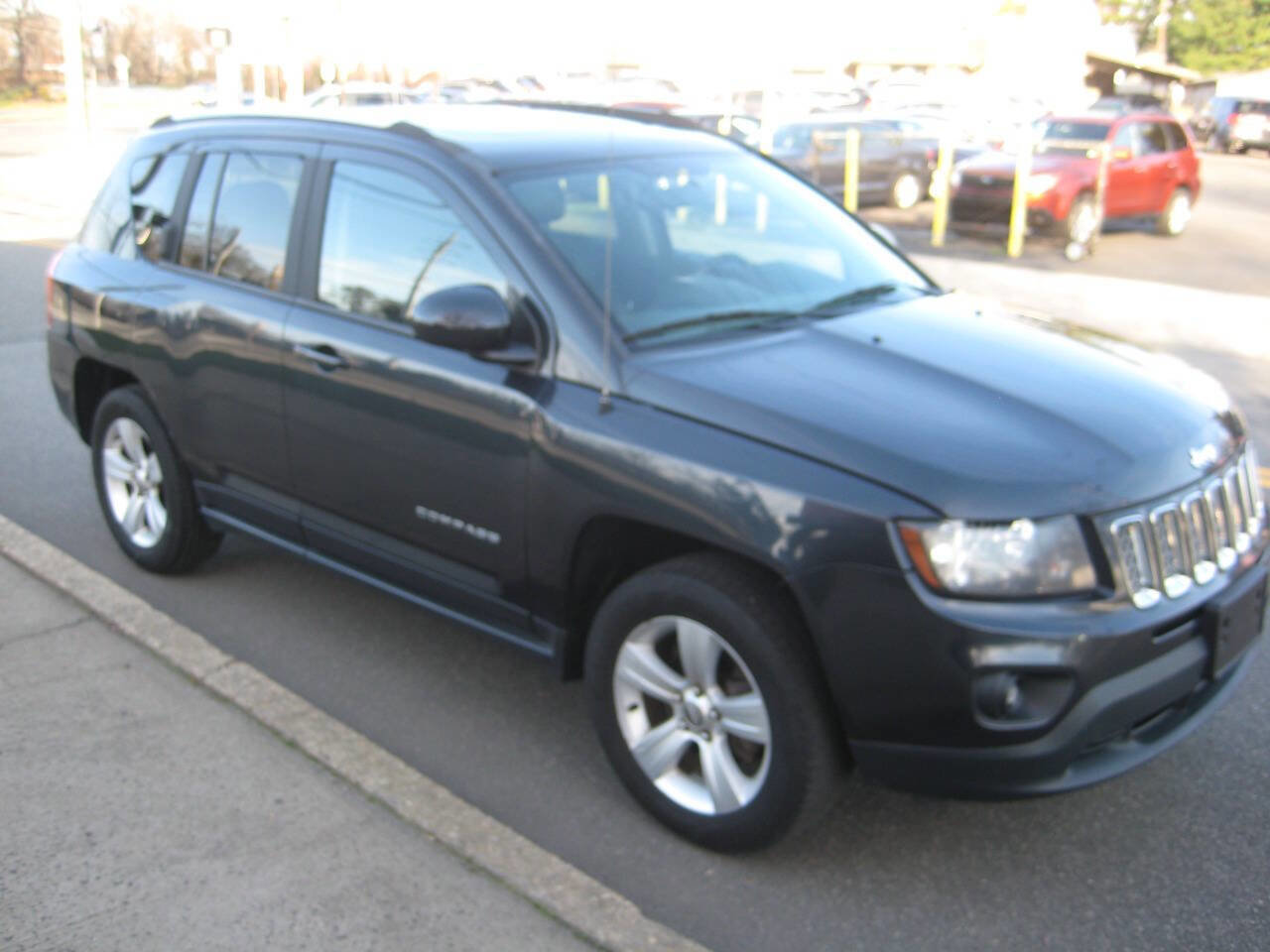 Used 2014 Jeep Compass Latitude w/ Sun/Sound Group AWD/4WD image 3