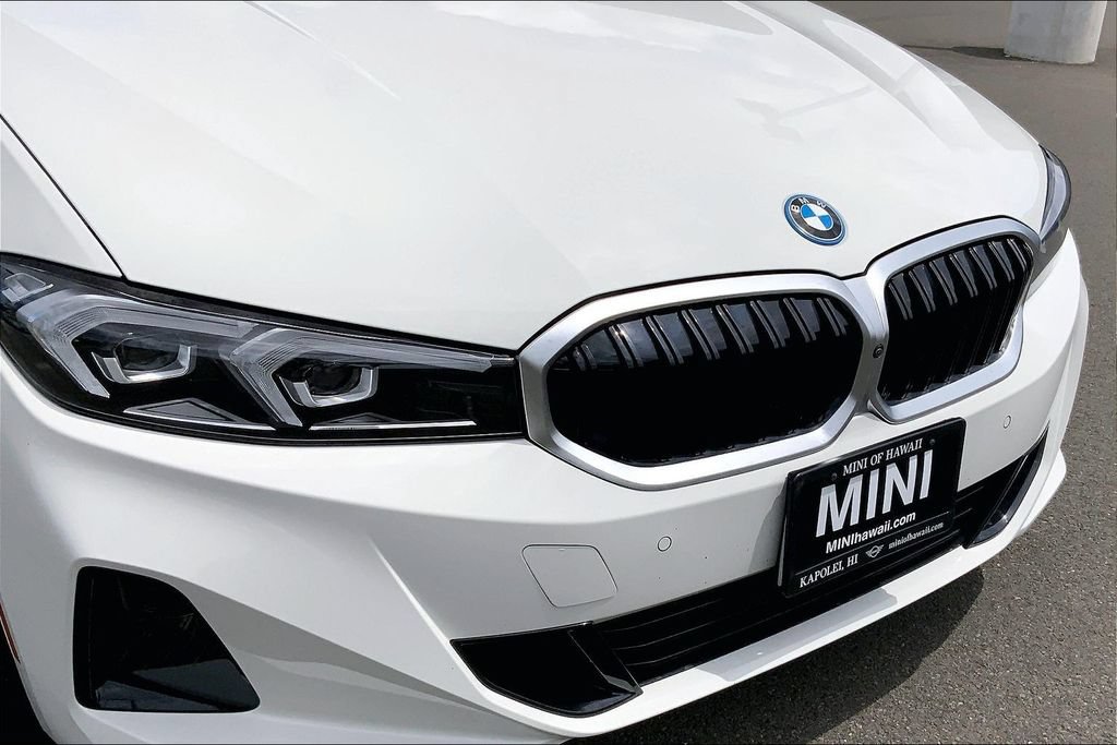 Used 2024 BMW 330e w/ Convenience Package RWD image 30
