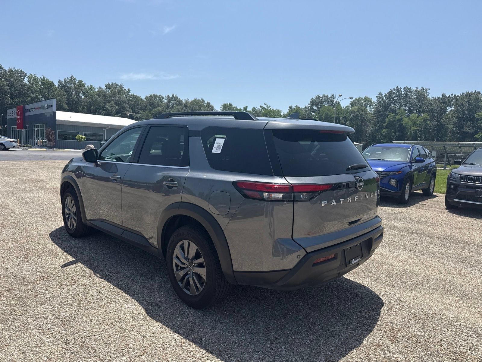 Used 2024 Nissan Pathfinder SV FWD image 4